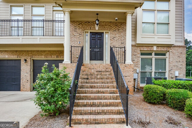 1165 Laurel Pl