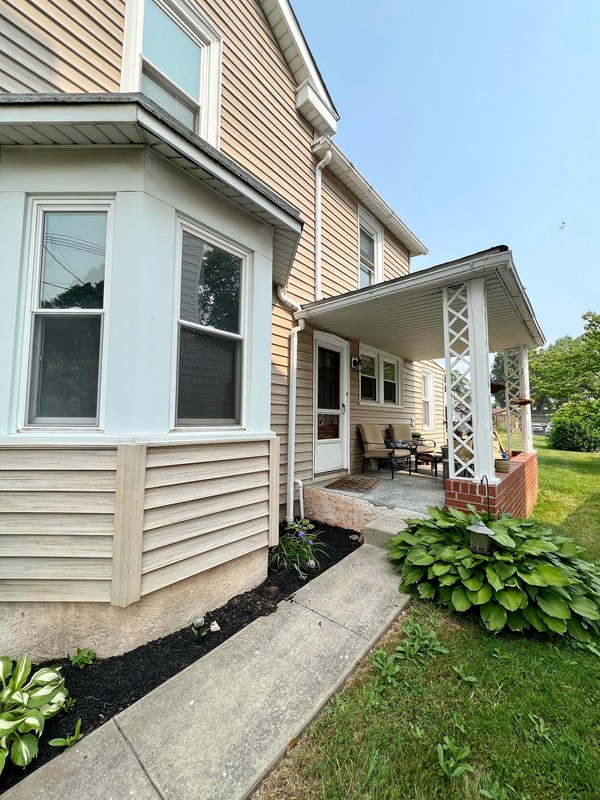 Photo - 337 Bridge St