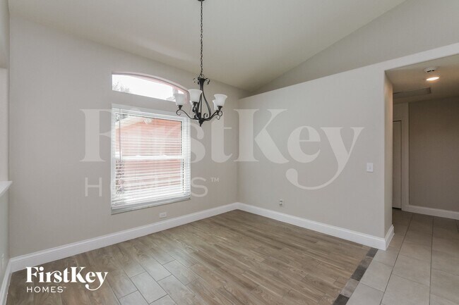 Photo - 7536 Regents Garden Way