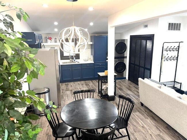 Photo - 4728 N Kennicott Ave