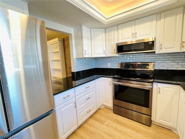 Photo - 4912 Tamiami Trl E Unidad 2