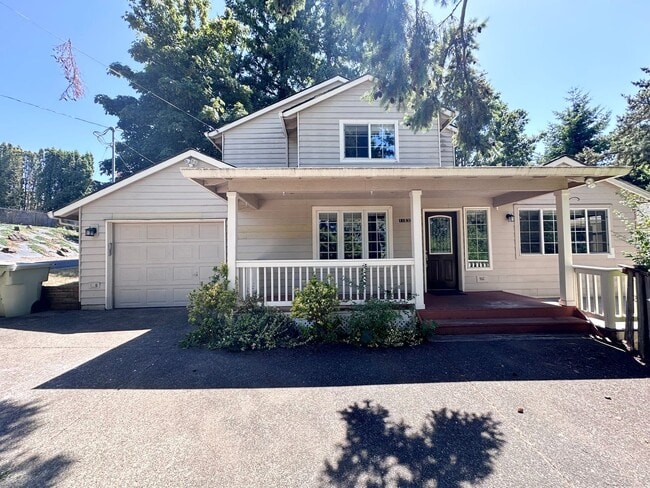 Gorgeous 3 Bed 2 Bath w/ Brand New Deck Pa... - Gorgeous 3 Bed 2 Bath w/ Brand New Deck Pa... House