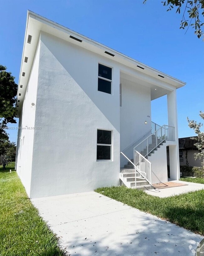 Building Photo - 4506 NW 22nd Ct Unit A Rental