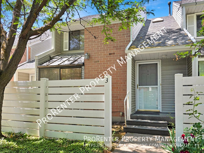 Building Photo - 975 Essex Ct Way