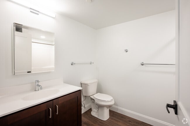 2BR, 1BA - 850SF