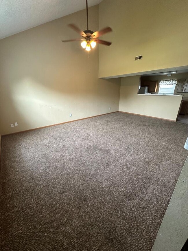 Building Photo - 310 E Liberty Ln Rental