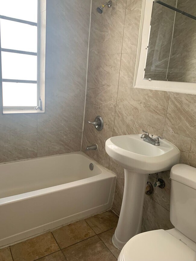 1350 Euclid Ave Unit 10