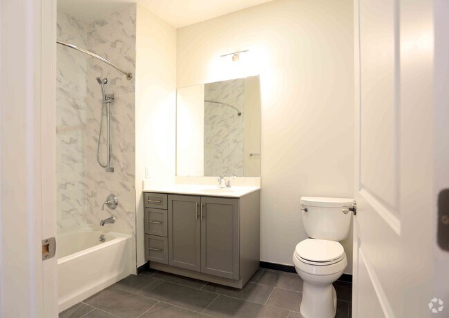 BATHROOM 1BR - Head of the Harbor South