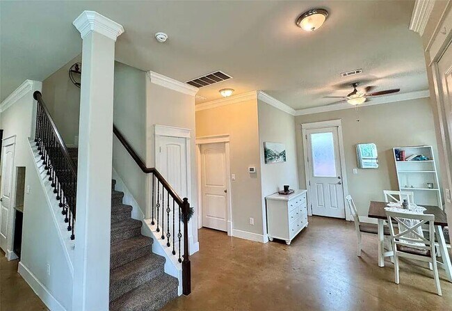 Photo - 4420 Red River St