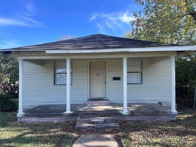 Building Photo - 1648 W Rev Dr Ransom Howard St