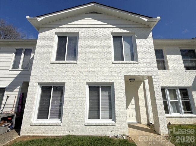 Building Photo - 300 N Main St Unit 4