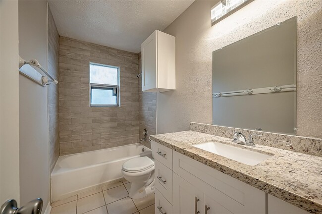 Photo - 1126 W Belgravia Dr