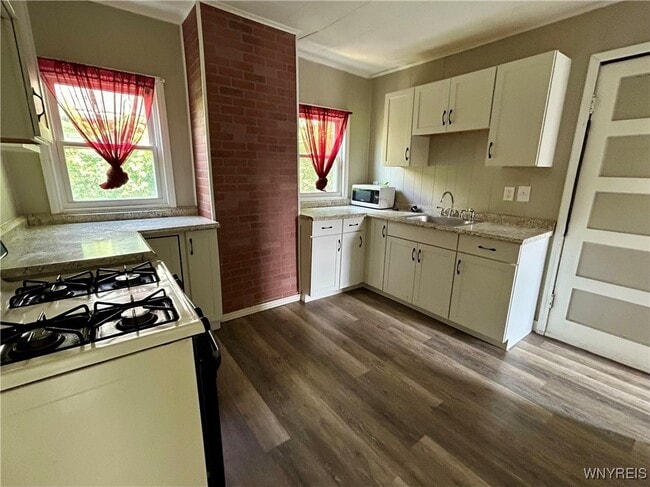 Photo - 499 West Ave