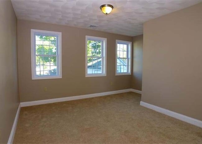 Photo - 15 Dalton Ct