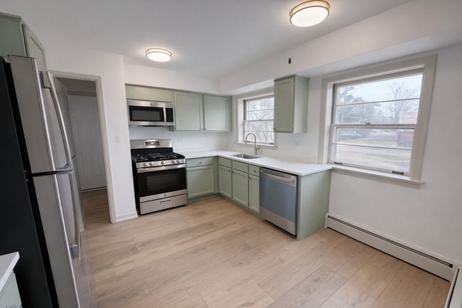 Photo - 933 College Ave