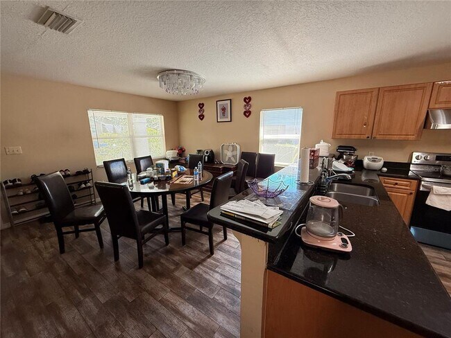 Photo - 8006 N 10th St