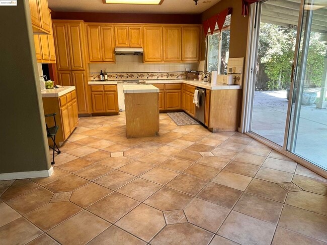 Photo - 1531 Siemering Way