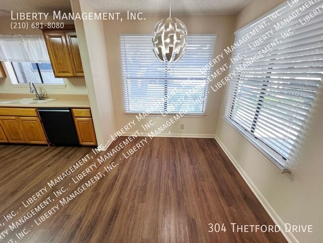 Photo - 304 Thetford Dr