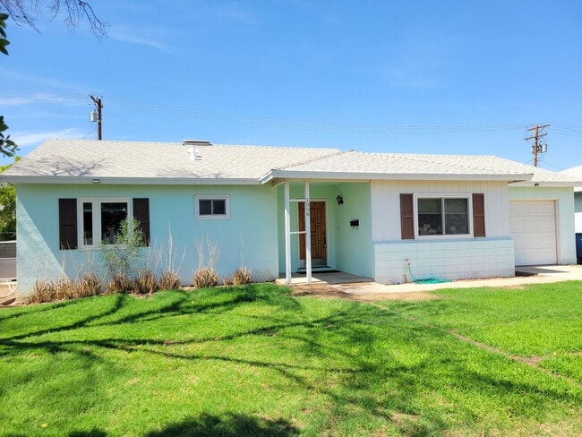 Beautiful 3 Bed, 3 Bath Home in El Centro! - Beautiful 3 Bed, 3 Bath Home in El Centro!
