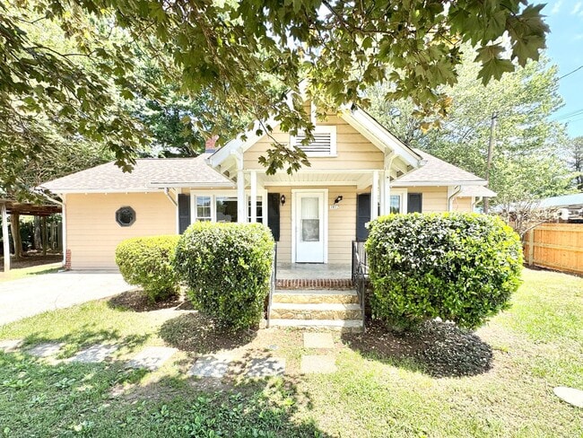 Building Photo - Renovated 2 Bedroom with Optional Third