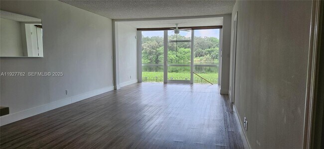 Photo - 9450 Poinciana Pl Unidad 103