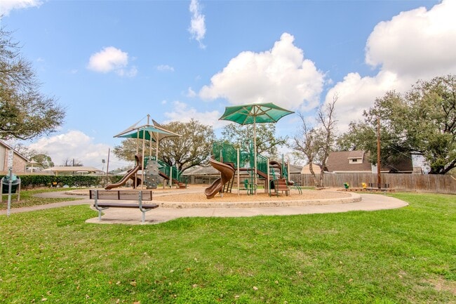 Photo - 11731 McLain Blvd