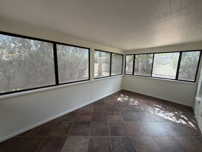 Photo - 2 bed with sunroom/bonus room 2 bath home!