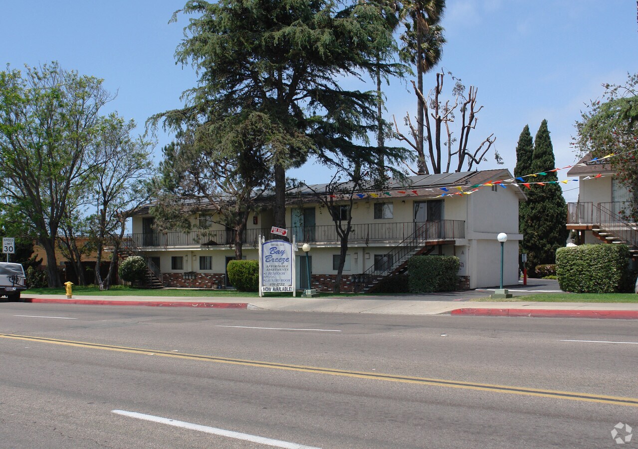 Bay Breeze Apartments - Bay Breeze Apartments