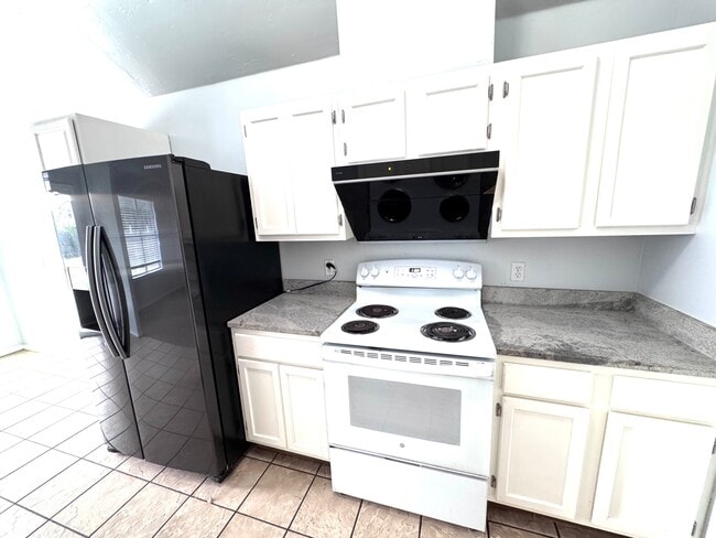 Photo - 601 NW 114th St