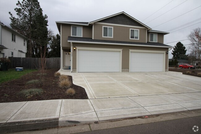 Building Photo - NICE 3 Bedroom 2 & 1/2 Bath 2-Story Duplex... Rental