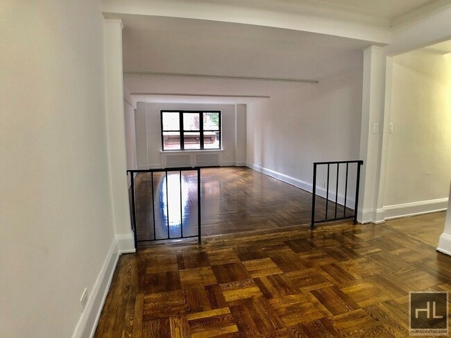 Building Photo - EAST 38 STREET Unit 2J