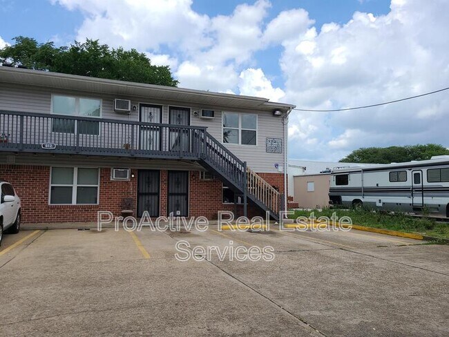 Building Photo - 812 W 27th St
