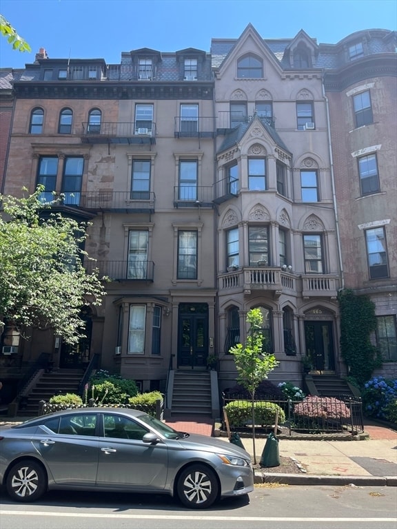 Building Photo - 163 Beacon St Unit 2