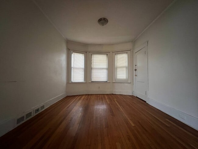 Photo - 1943 W Bethune St