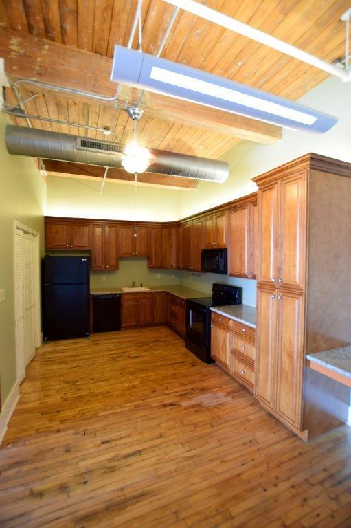 Loft 304 - Kitchen - 736 Dickies Lofts
