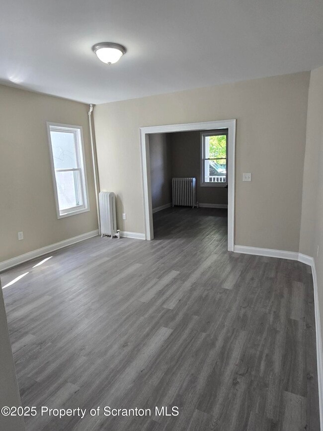 Photo - 325 Larch St