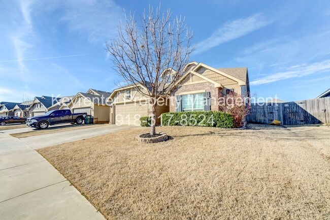 Photo - 3 Bed | 2 Bath in Owasso!