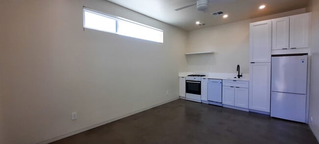 Photo - 1027 E McKinley St