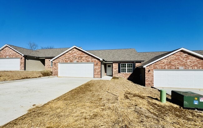 Building Photo - 3900 McKendree Dr