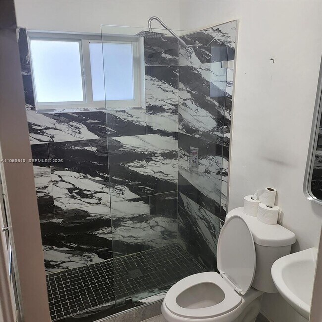 Photo - 1934 Madison St Unidad 5