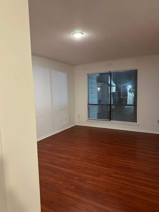 Photo - 5653 Encino Cv