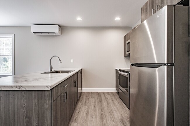 Photo - 8 Friendly Way Unit 4