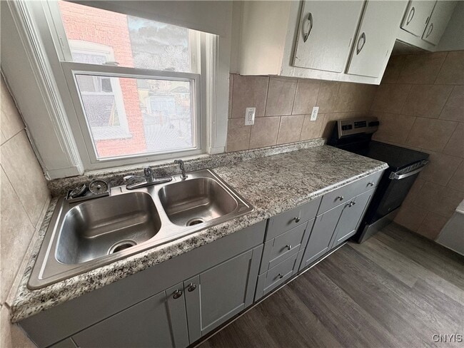 Photo - 90 Washington St