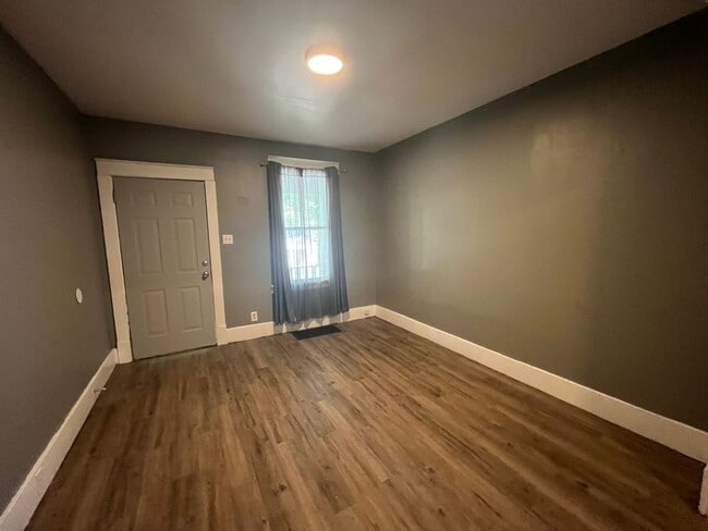 Photo - Two bedroom house in Alton