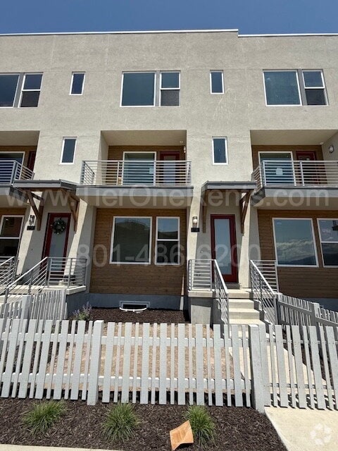 Building Photo - NO DEPOSIT option available for qualified ... Rental