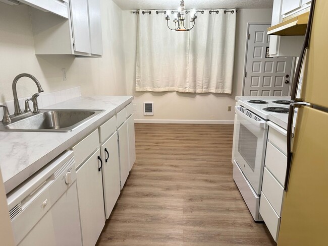 Photo - 2 Bedroom Duplex Off Oleson Road!