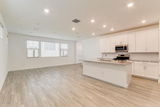 Photo - 1070 E Marlin Dr