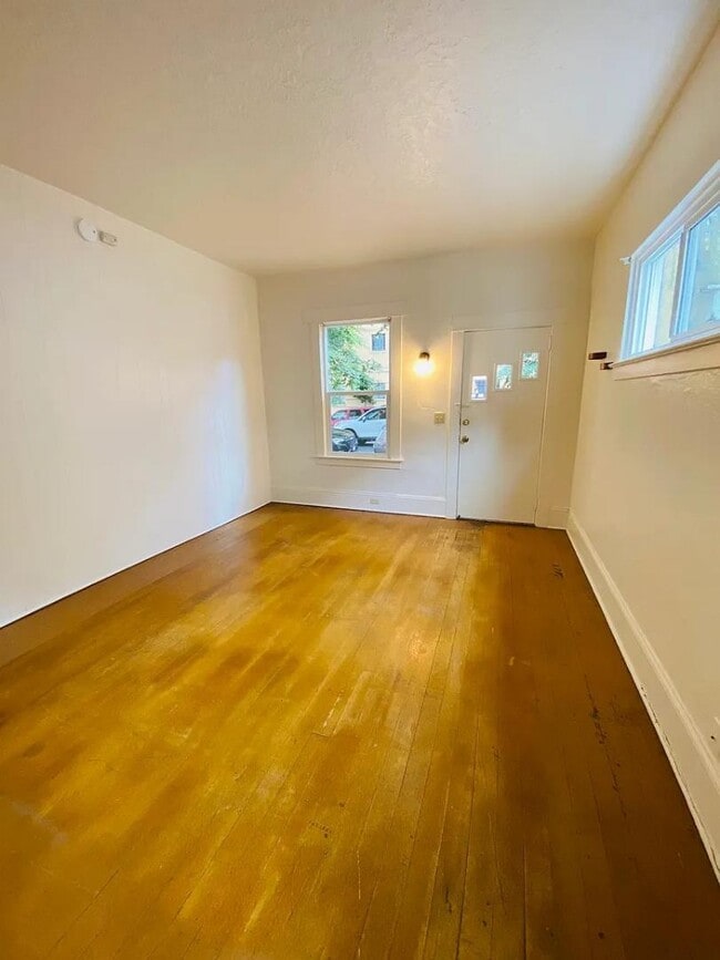 Photo - 830 SE Belmont St