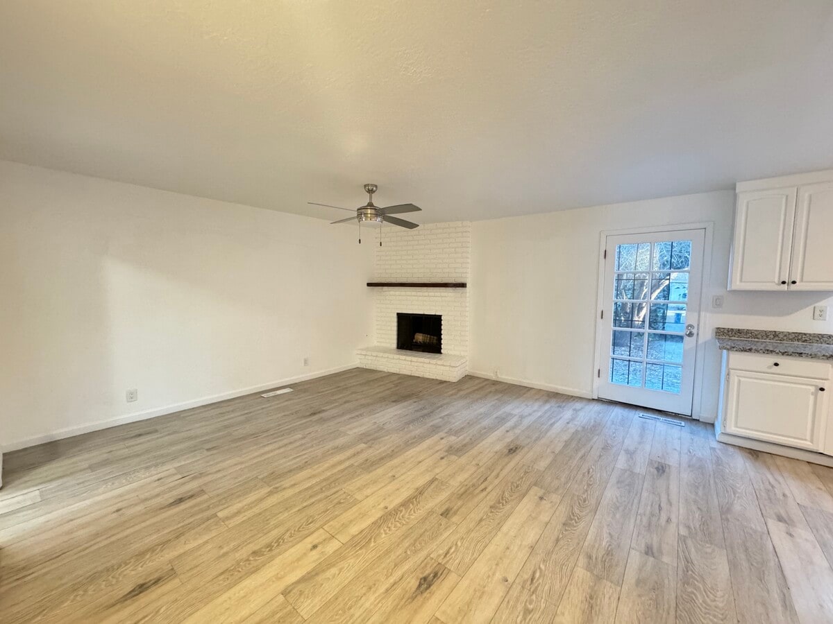 Photo - 1013 Doncaster Dr