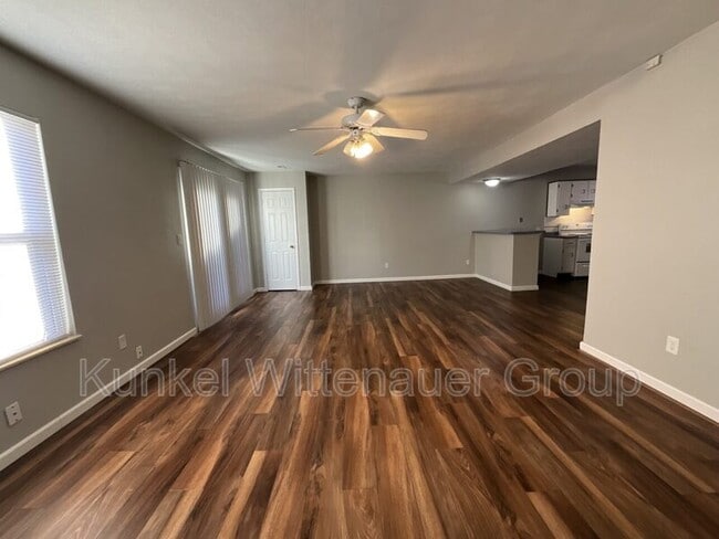 Photo - 415 Williamsburg Dr